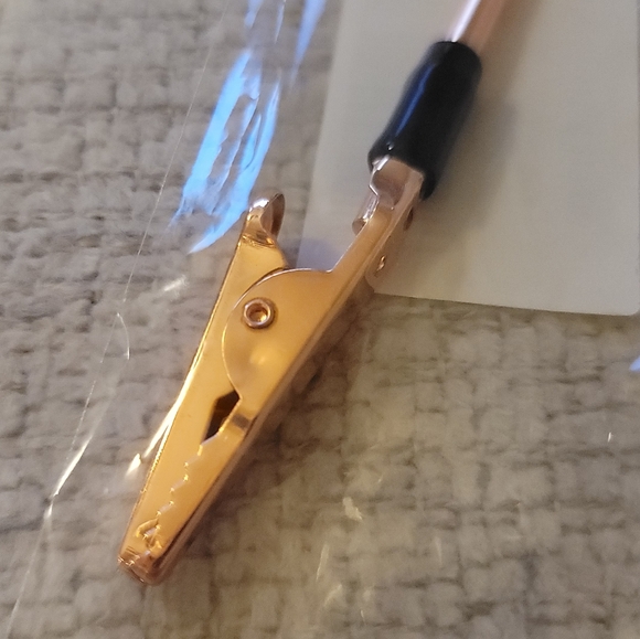 Boutique alligator claw bracelet closure assistance tool 🤎 - Picture 2 of 2